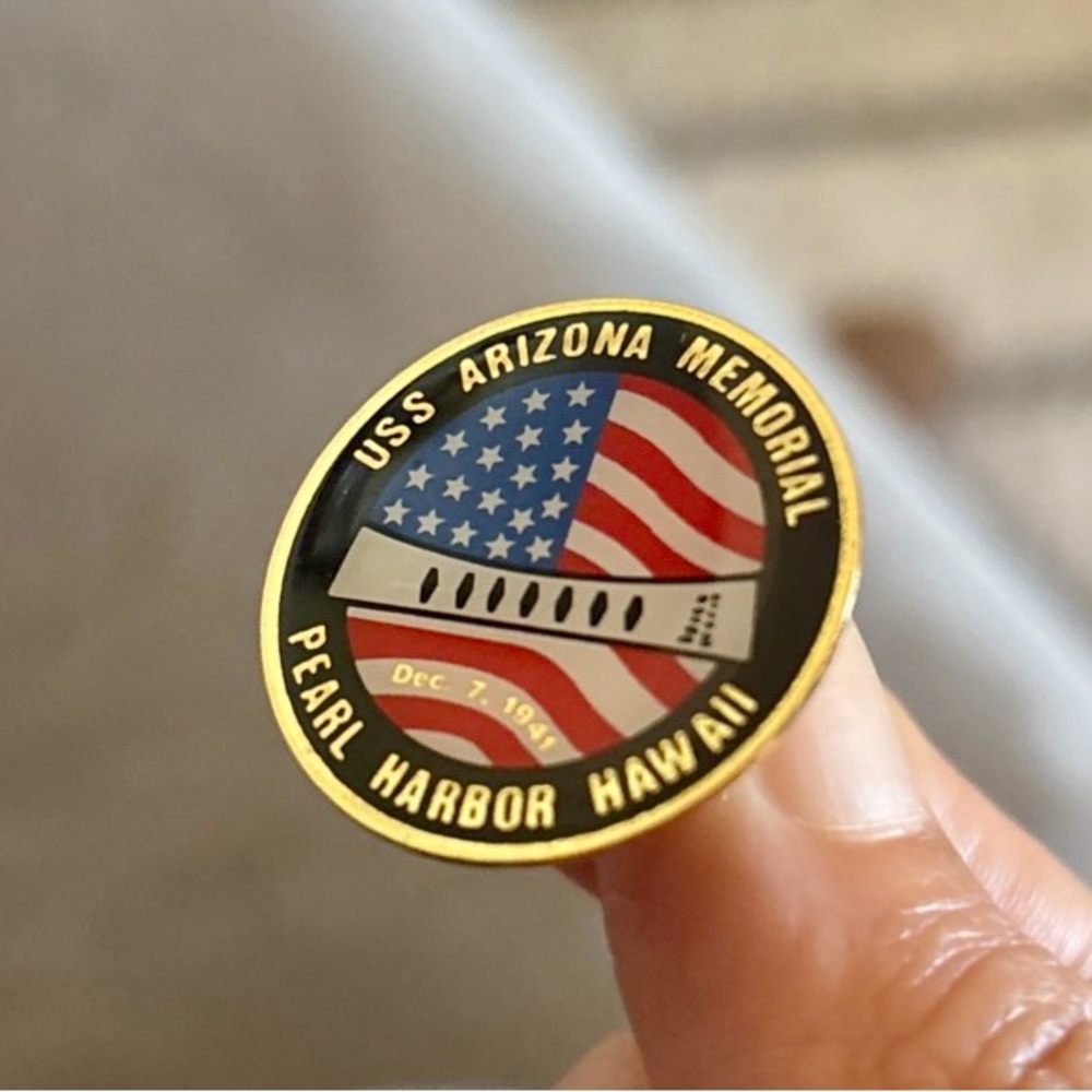 USS Arizona Memorial Pin brooch Pearl Harbor Hawaii collectible American flag